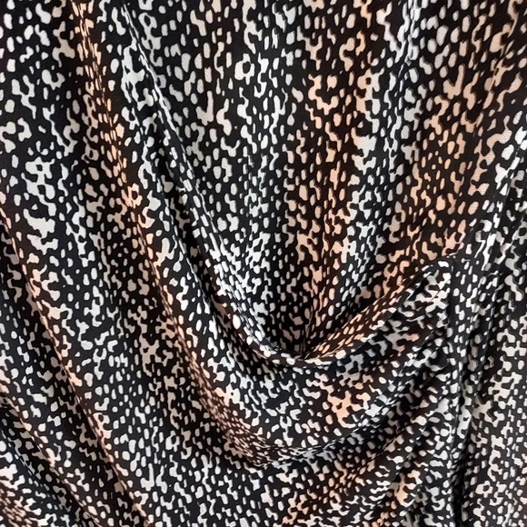 Talbots Woman Long Sleeve Black and White Faux Wrap Top in Size 2X - Picture 5 of 9